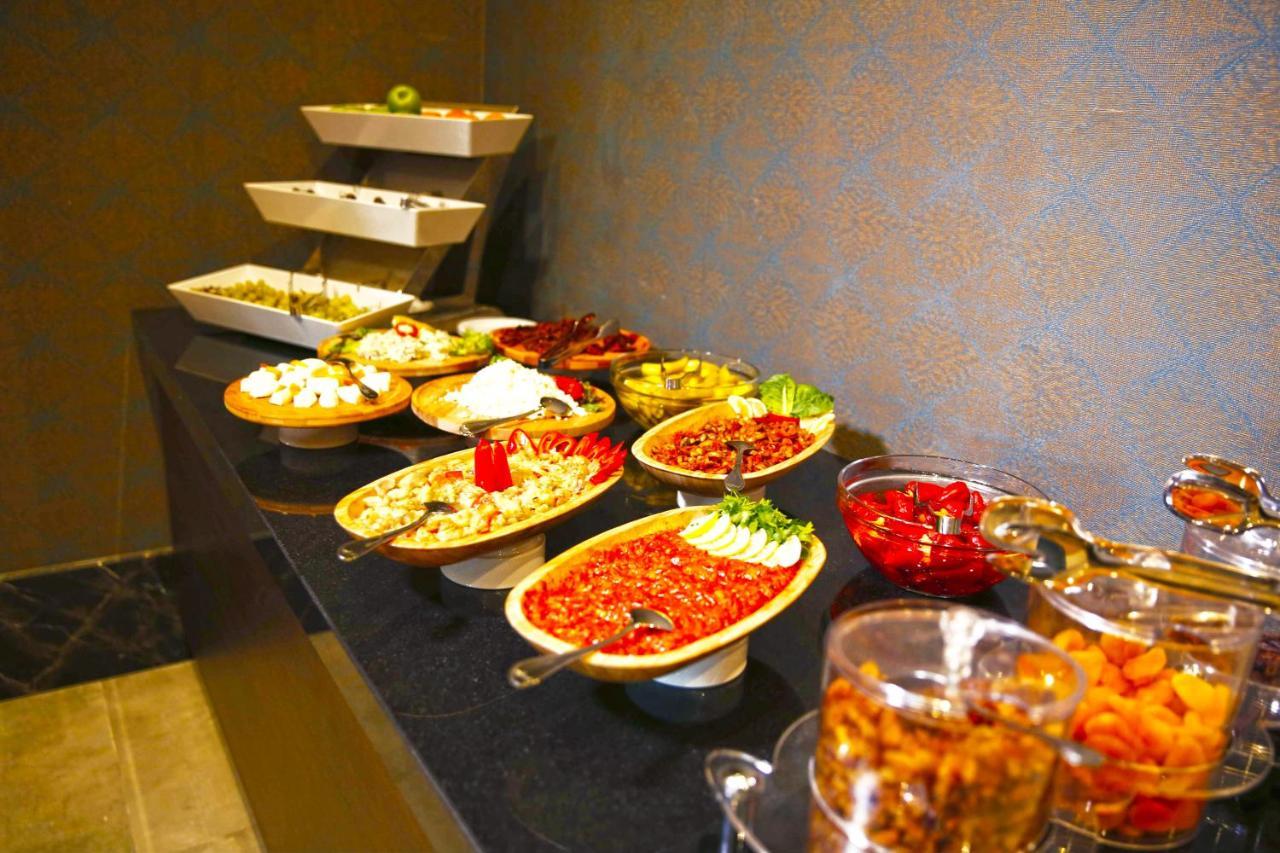 The Green Park Gaziantep Exterior foto A selection of meze